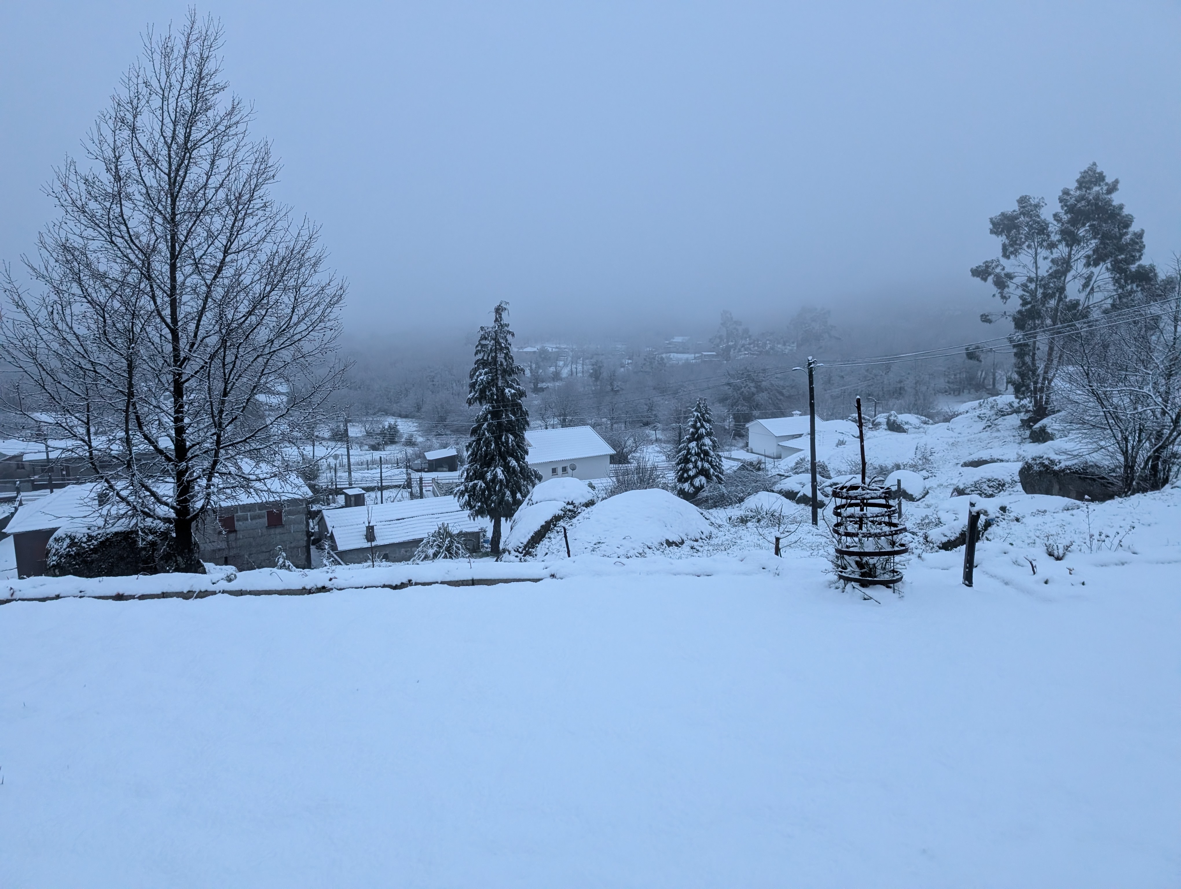 Paisagem de inverno com neve em Fafe