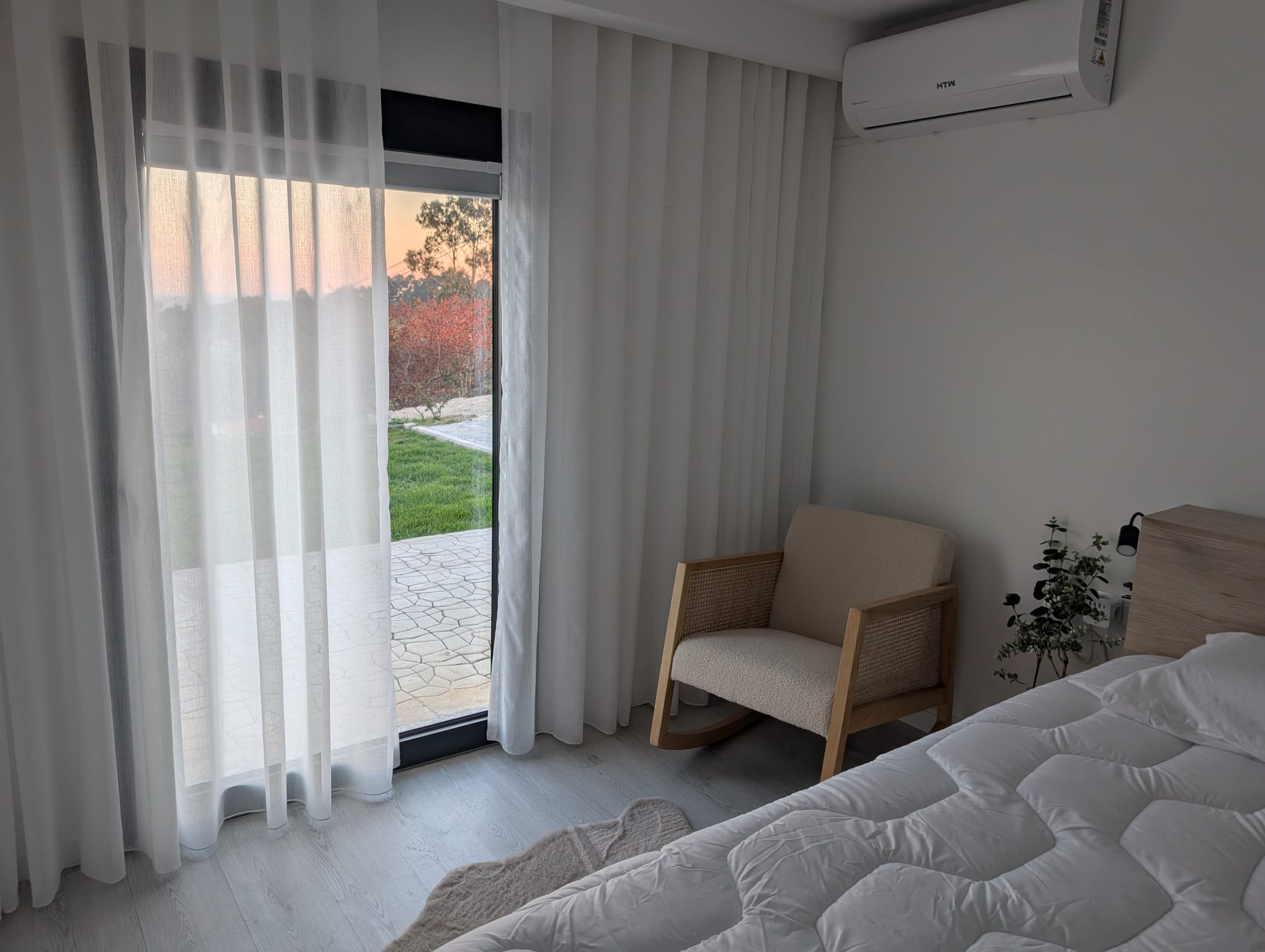 Quarto com decoração confortável