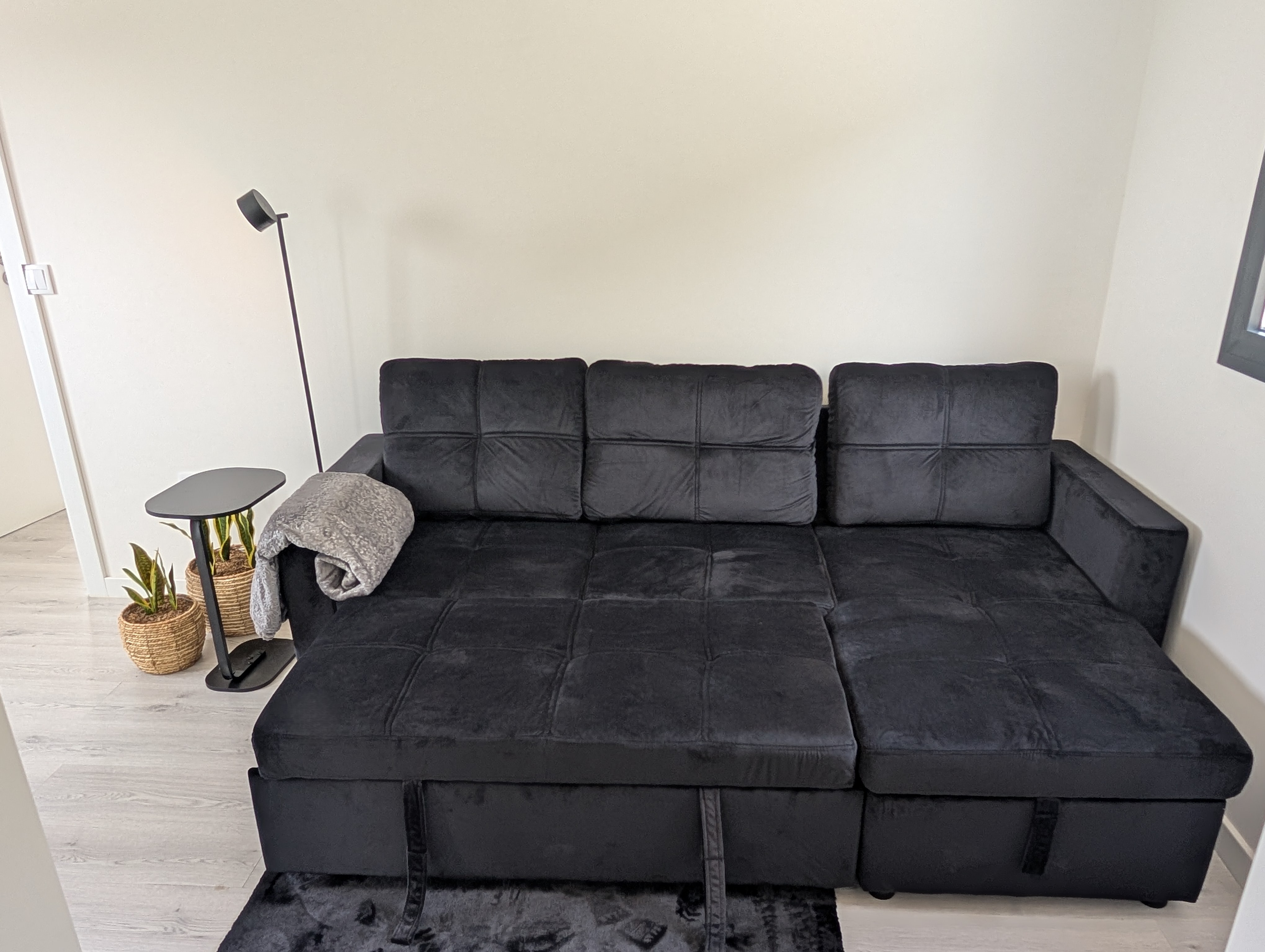 Sofá da sala da Casa Porta da Frente